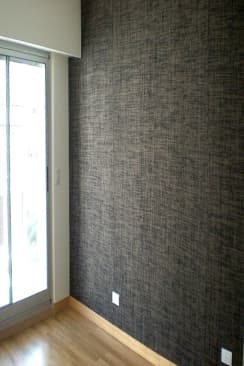 Pared forrada con fibras naturales